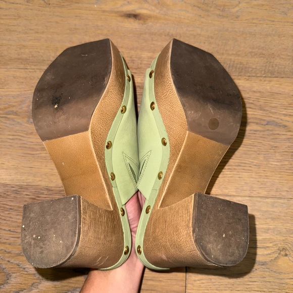 Vince Camuto Sage Green Platform Clogs Size 7 - Picture 5 of 5